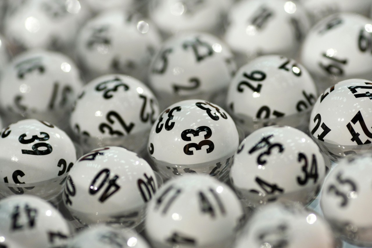 Die Ziehung der Lotto-Zahlen sieht seit kurzem anders aus als sonst. (Symbolbild)