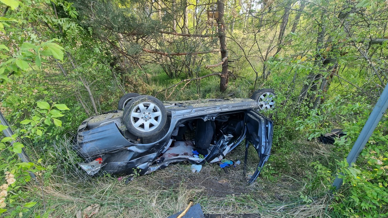 Auf der A2 Richtung NRW konnte eine ukrainische Mutter nur noch tot aus diesem Wrack geborgen werden.