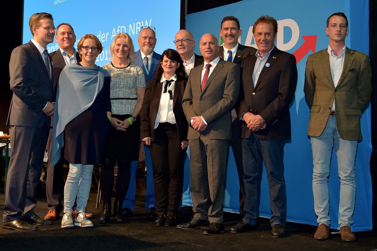 AfD-Politiker Matthias Helferich (ganz rechts) im Oktober 2019 beim Landesparteitag der AfD in NRW.