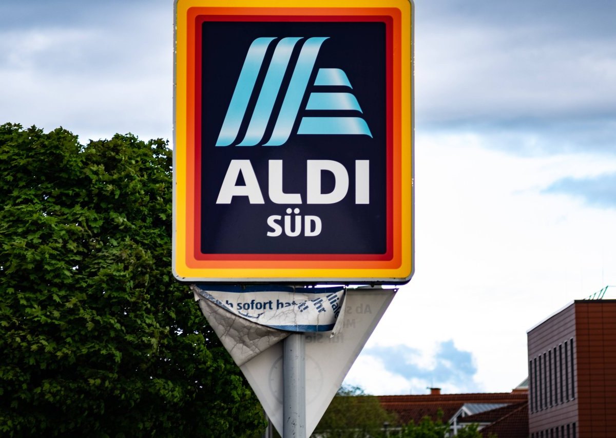 Aldi: Als eine Kundin DAS bei dem Discounter sehen muss, ist sie angewidert.