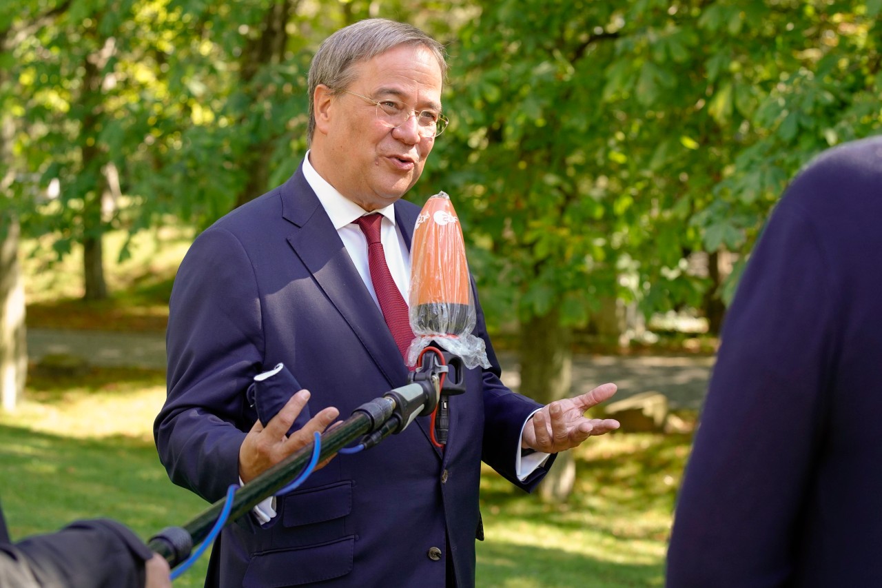 Armin Laschet hat sich im ZDF-Sommerinterview zu seinem Verhalten während der Hochwasser-Krise geäußert – und damit alles noch schlimmer gemacht. (Archivfoto)