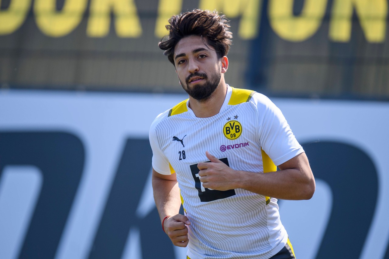 Immanuel Pherai durfte endlich sein Profi-Debüt geben. War es auch sein einziges Profispiel für den BVB?