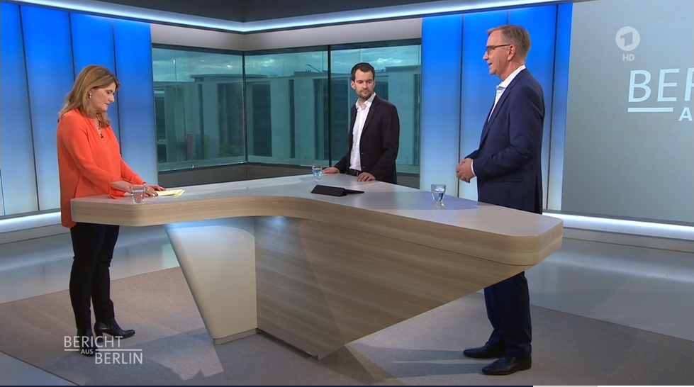 Tina Hassel im Gespräch mit Johannes Vogel (FDP) und Dietmar Bartsch (Die Linke).