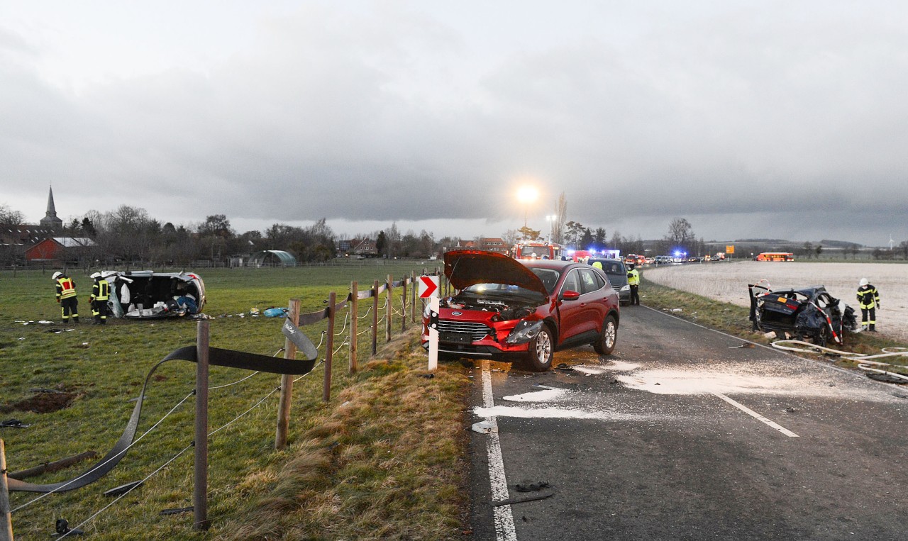 Bei einem Raser-Unfall in der Nähe von Hannover kamen zwei kleine Kinder ums Leben.