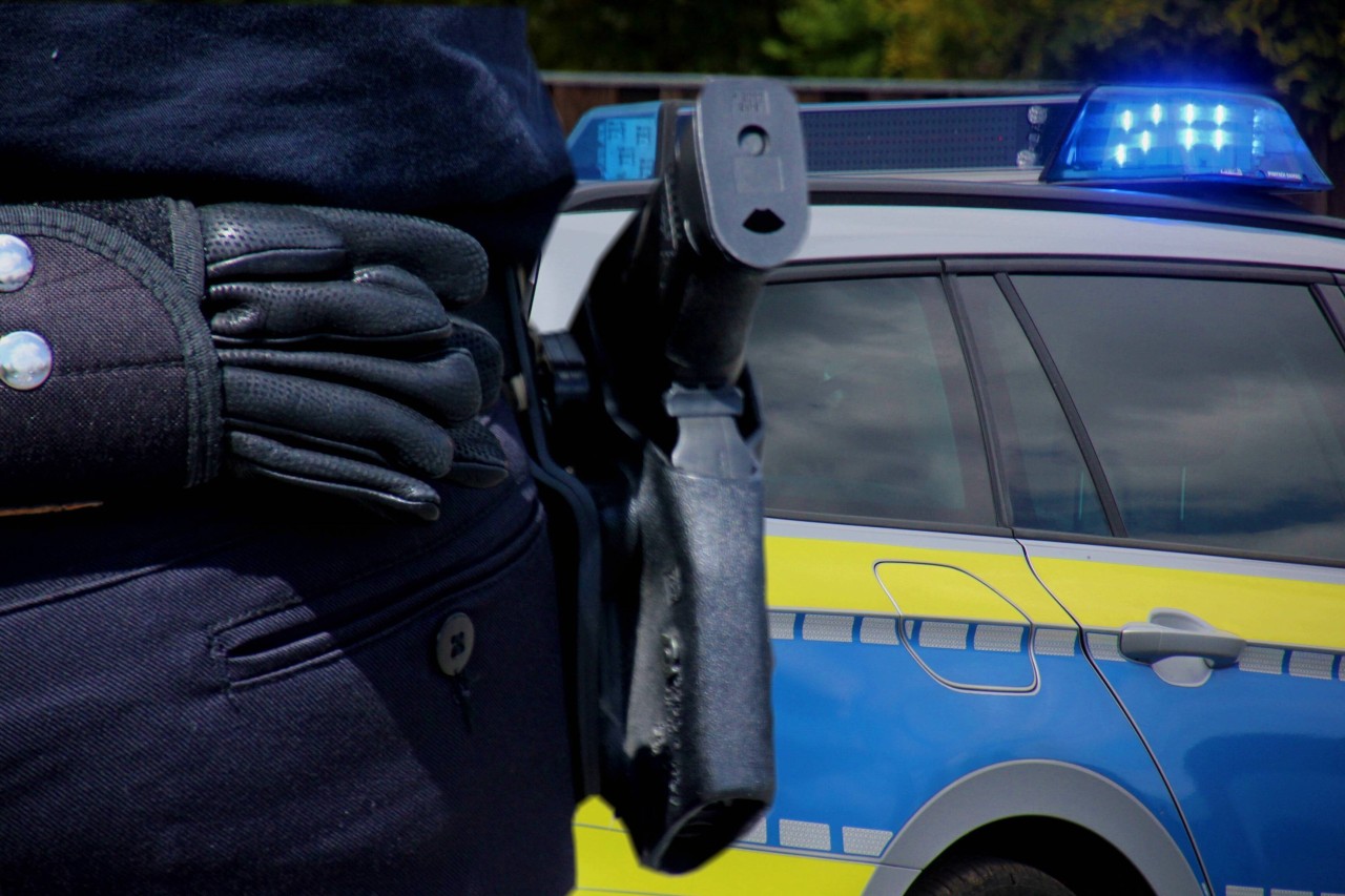 Gelsenkirchen: Ein Karambit trug ein 17-Jähriger am Hauptbahnhof mit sich rum. Bei einer Personenkontrolle konnte die Waffe von Beamten sichergestellt werden. (Symbolbild)