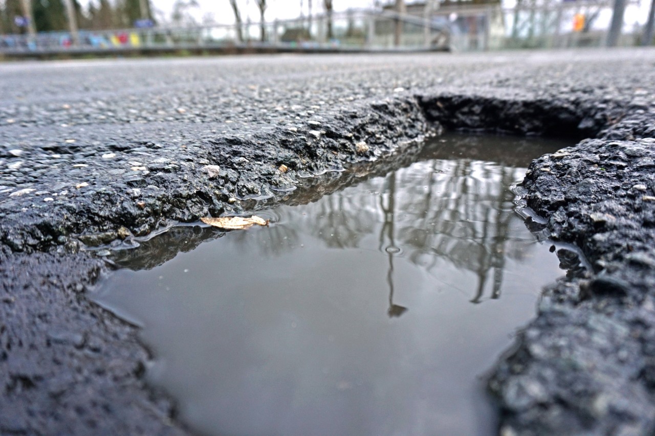 Bochum: Fiese Schlaglöcher machen Anwohnern in Wattenscheid zu schaffen. (Symbolfoto)