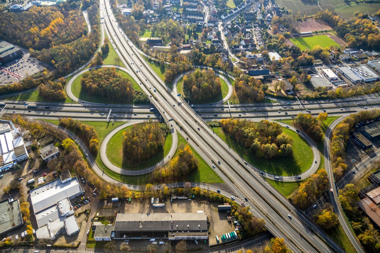 Die A40 wird saniert. Autofahrer müssen sich am Wochenende vor allem auf Einschränkungen bei Bochum einstellen. (Symbolbild) 
