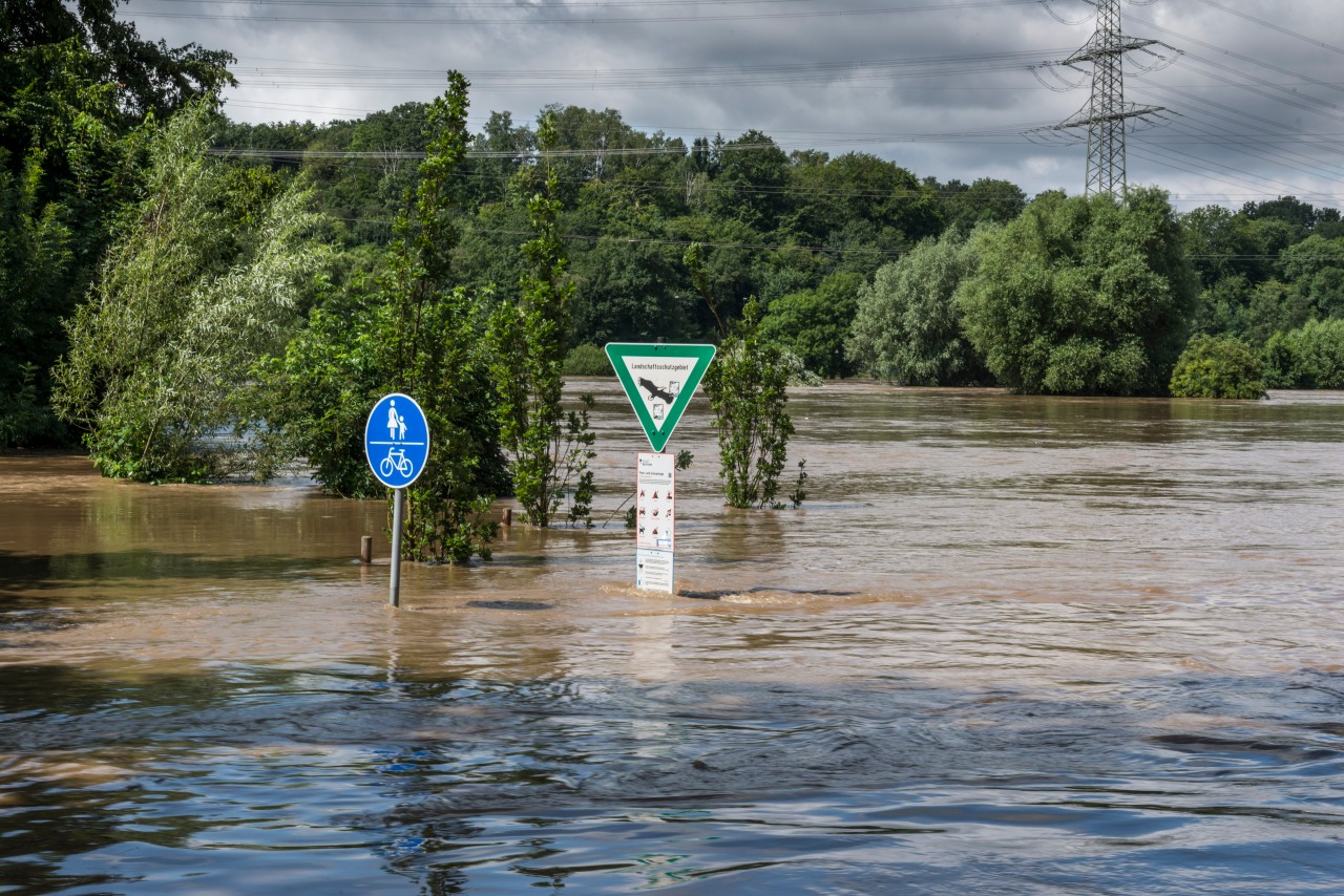 In Bochum-Dahlhausen hat das Hochwasser verheerende Ausmaße angenommen. 