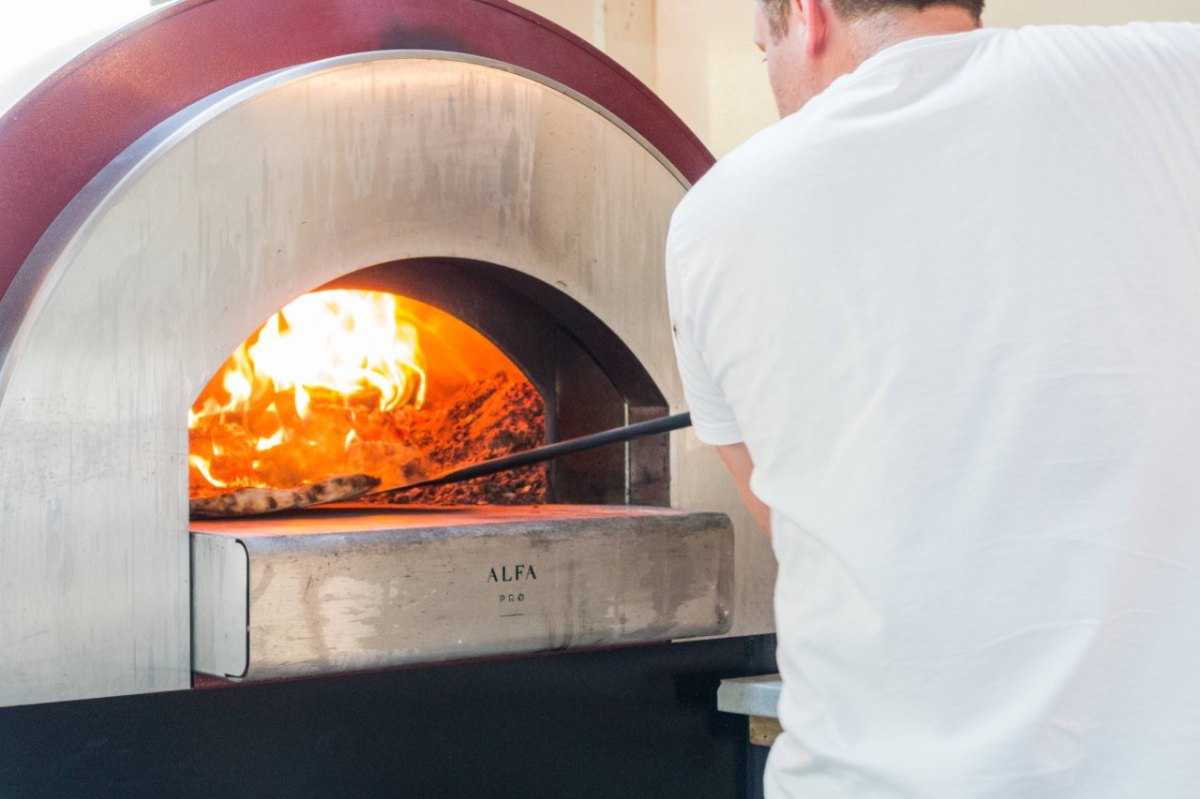 Bochum: Pizzabäcker verfängt sich in Teigknetmaschine - Feuerwehr muss ausrücken