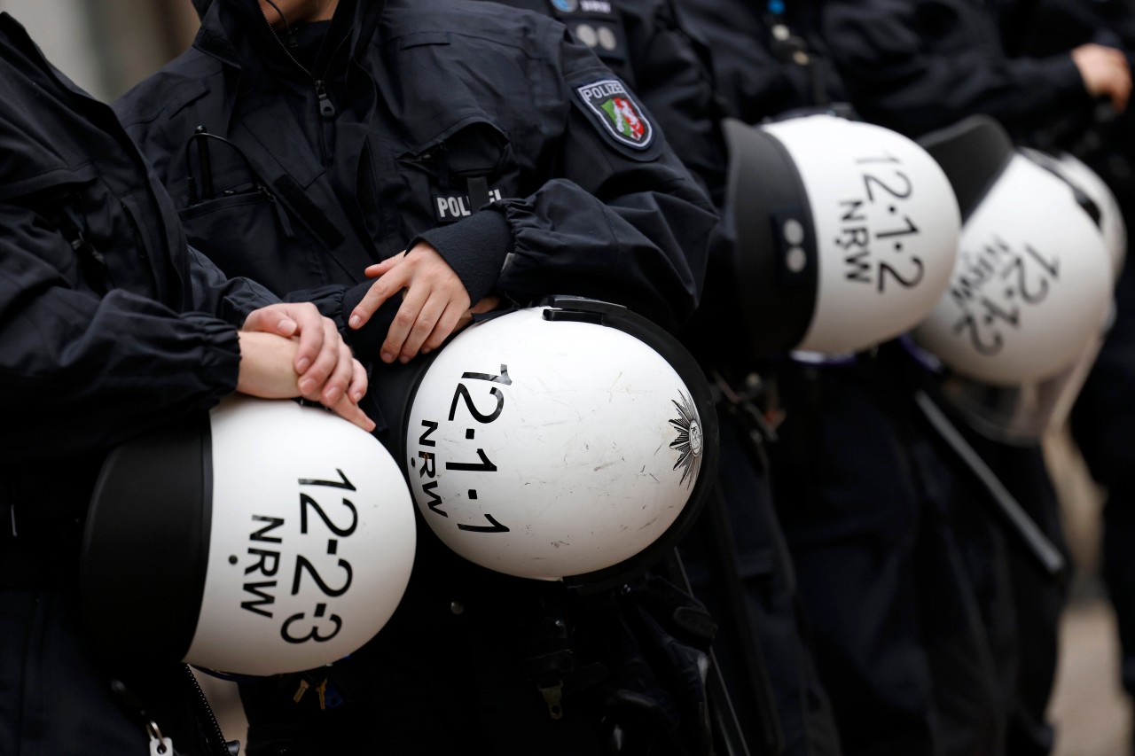 Bochum: Polizist stirbt während des Dienstes – Kollegen sind „entsetzt und fassungslos“ (Symbolbild).