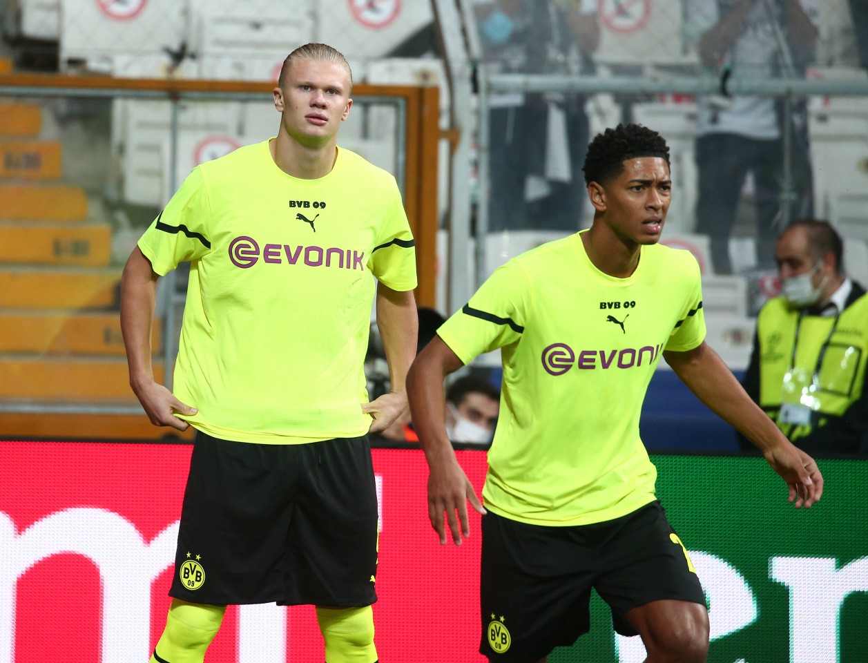 Borussia Dortmund besiegt Besiktas Istanbul in der CL, doch die Fans haben nur Augen DAFÜR.