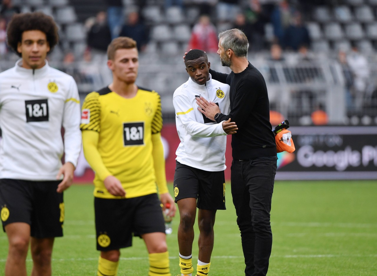 Borussia Dortmund soll über eine Leihe von Yousouffa Moukoko nachdenken. 
