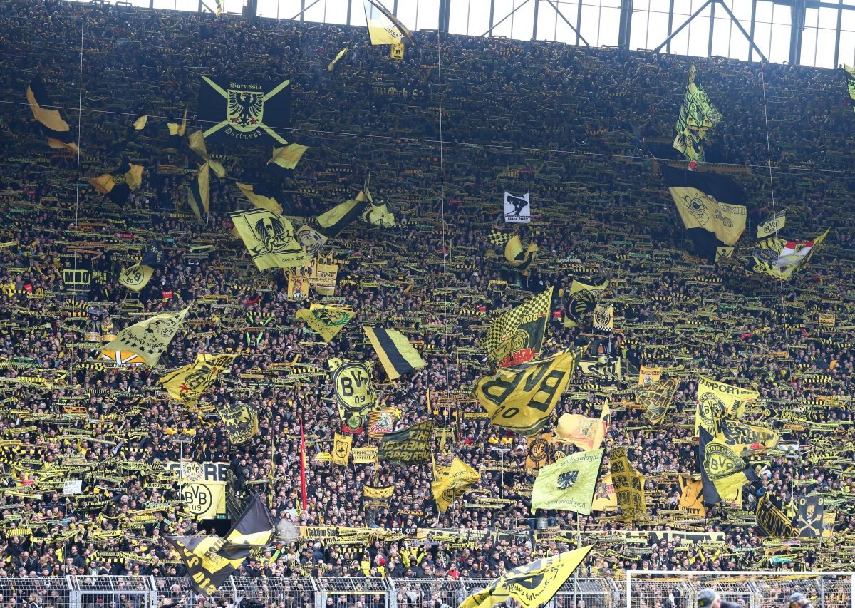 Borussia Dortmund Südtribüne.jpg