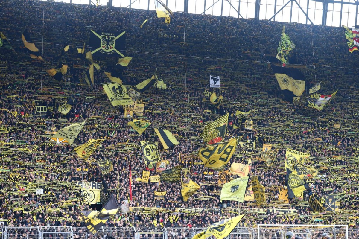 Borussia Dortmund Südtribüne.jpg