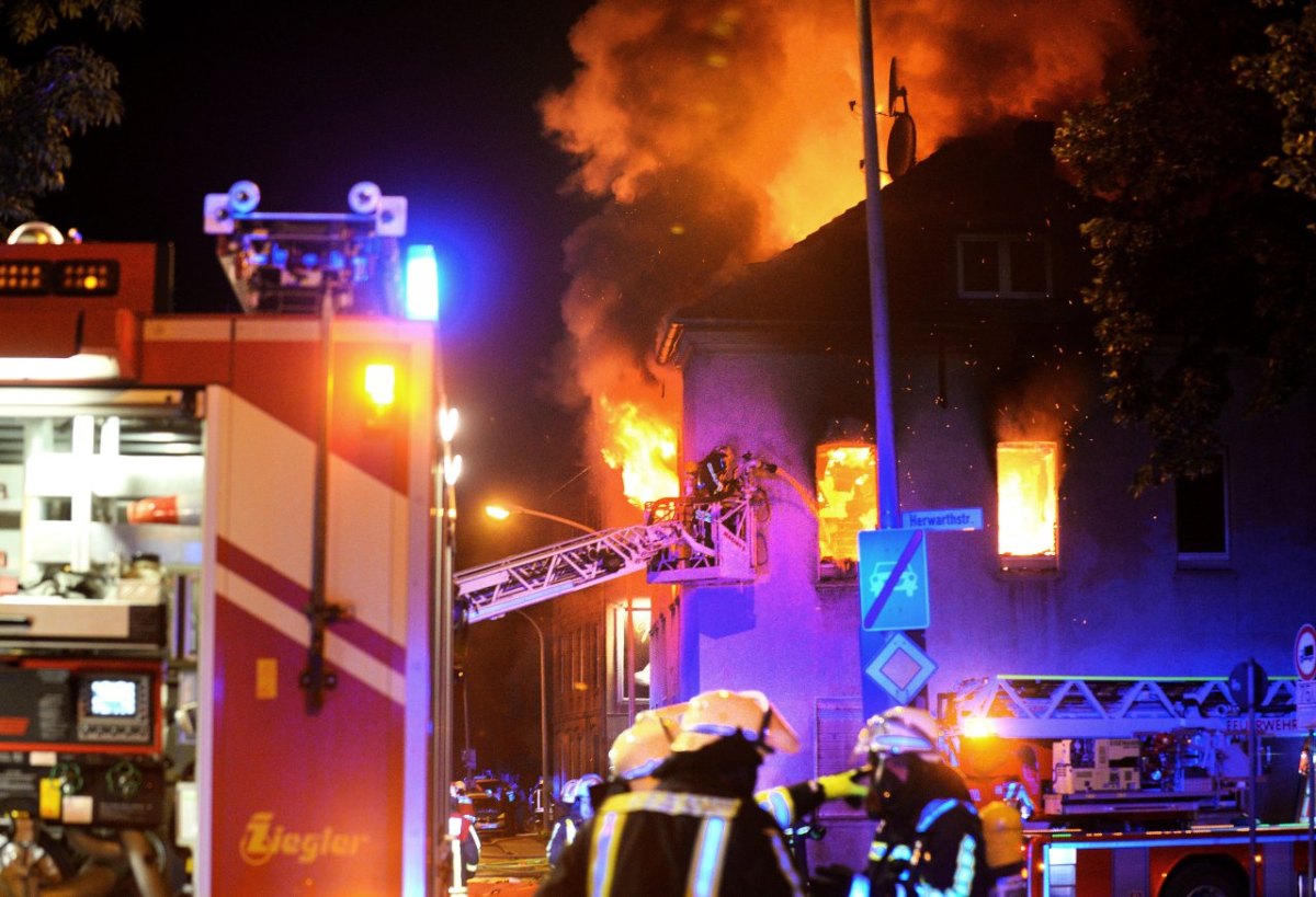 Brand-Duisburg-Untermeiderich-Feuerwehr-Vohwinkelstraße.jpg