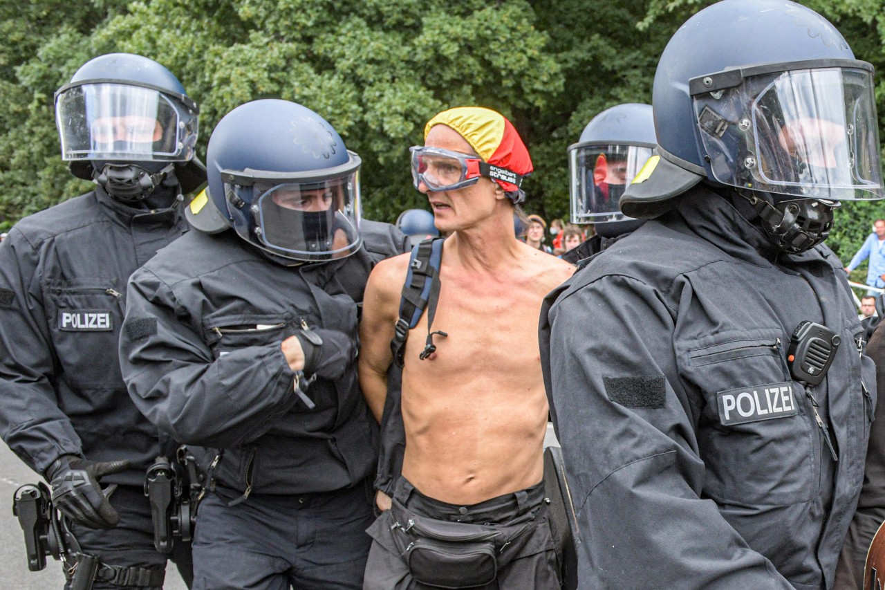 Corona: Genau ein Jahr nach der versuchten Stürmung des Reichstags kam es erneut zu einer großen Demonstration gegen die Corona-Maßnahmen in Berlin. 