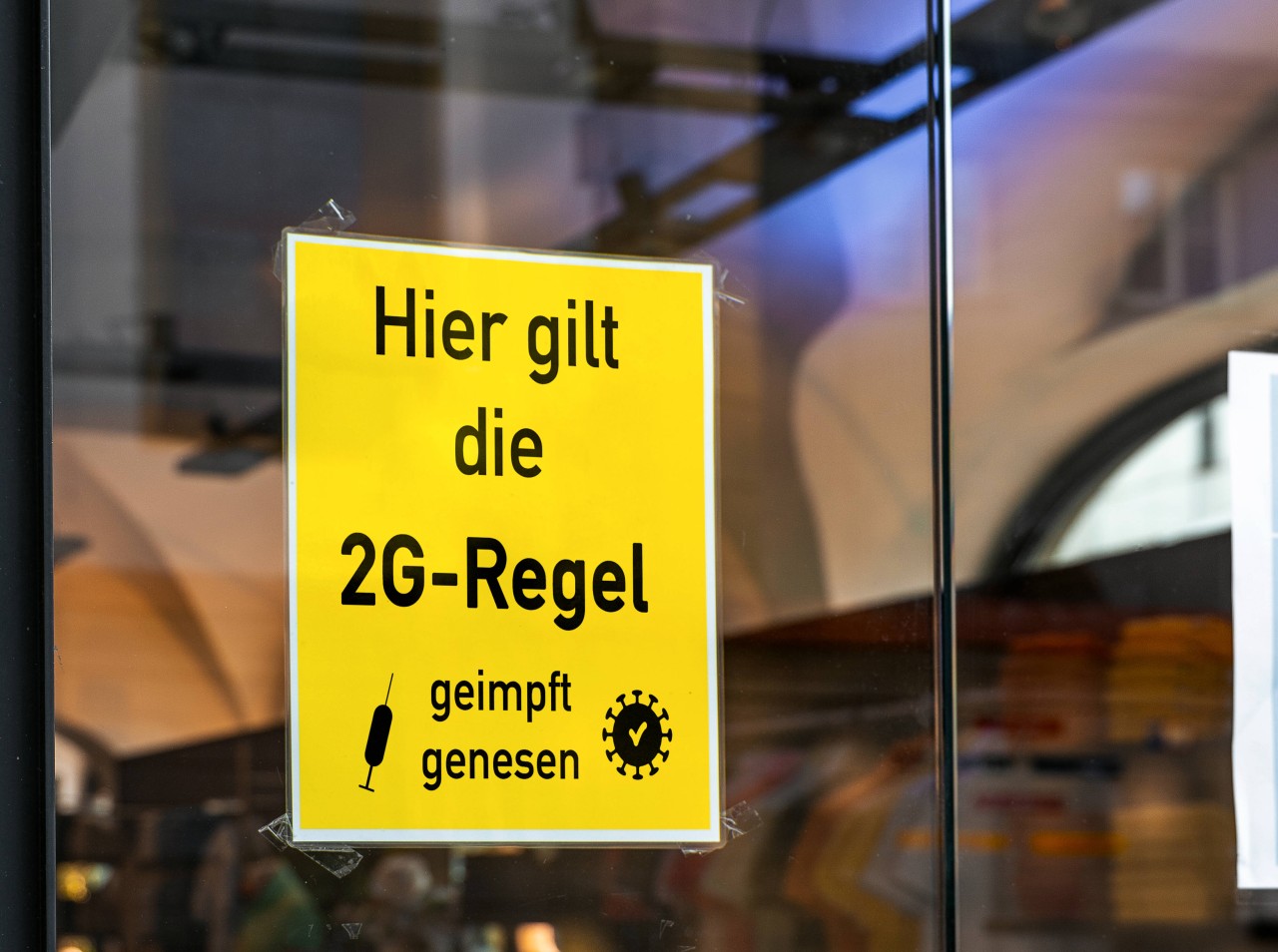 Corona in NRW: Wirt in Troisdorf setzt auf 1G-Regel ++ Hendrik Wüst stellt neue 2G-Regeln vor (Symbolbild). 