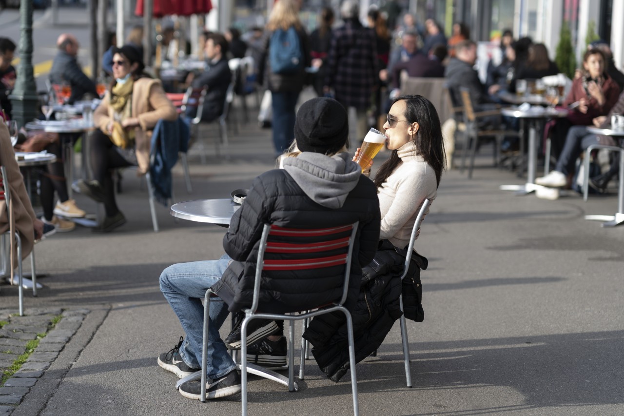 Geöffnete Außengastro in Zürich Mitte April