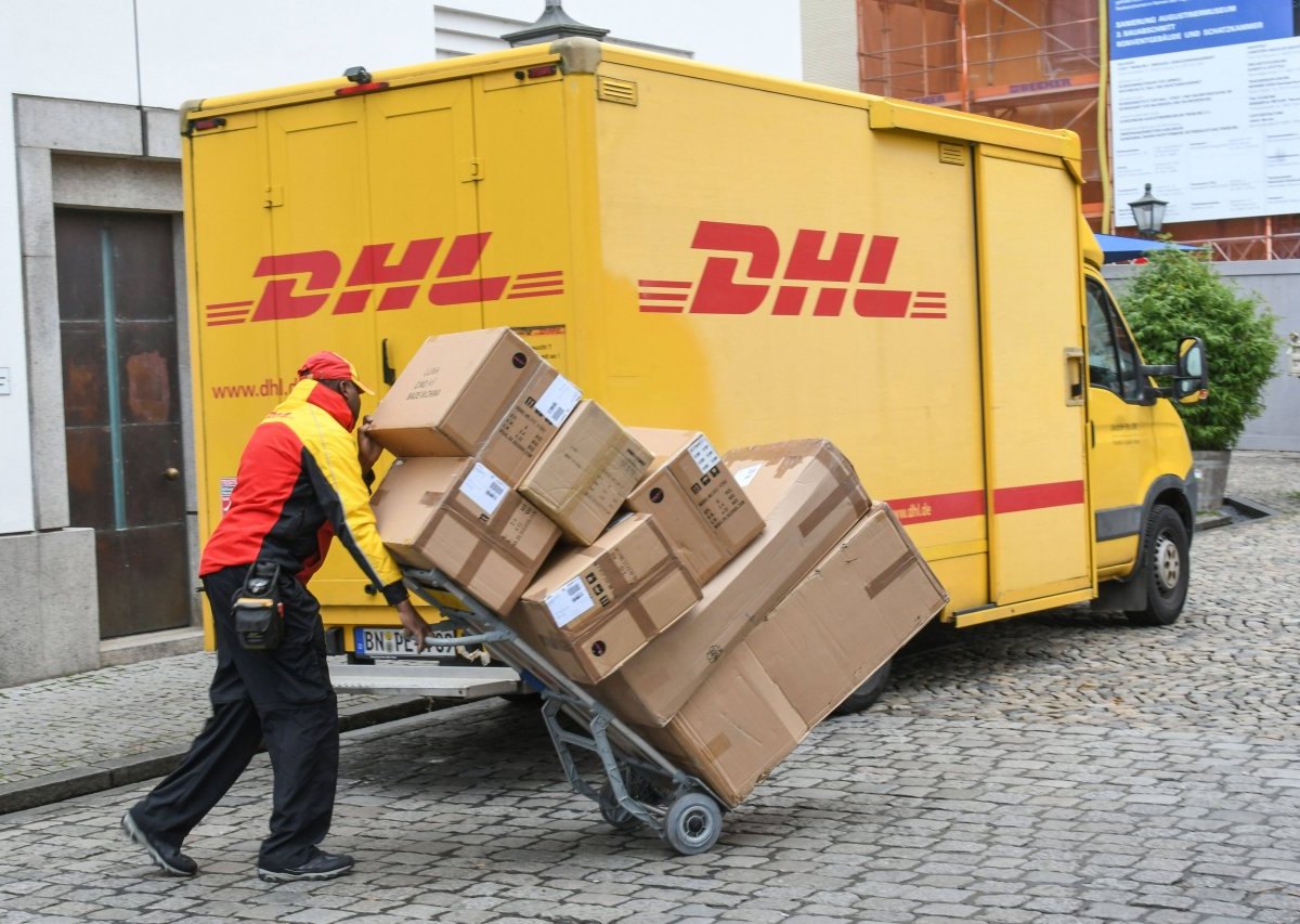 DHL.jpg