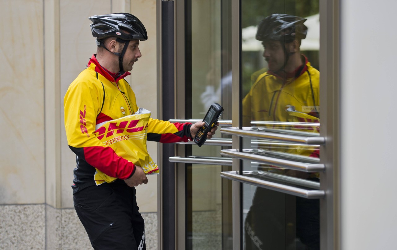 DHL: In Mülheim deckte eine Kundin eine miese Betrügermasche auf. (Symbolbild)