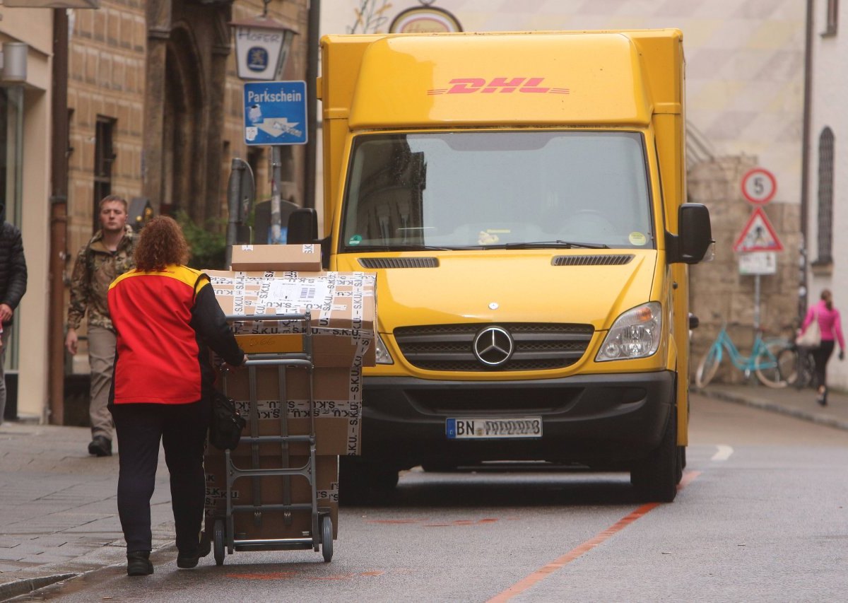 DHL Paketbotin