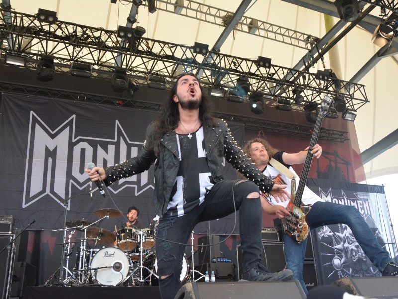 Die Band Monument bei ihrem Auftritt im Amphitheater Gelsenkirchen. Dort fand wieder das Rock Hard Festival statt.