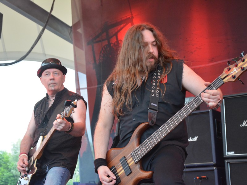 Die Band Demon bei ihrem Auftritt im Amphitheater Gelsenkirchen. Dort fand wieder das Rock Hard Festival statt.