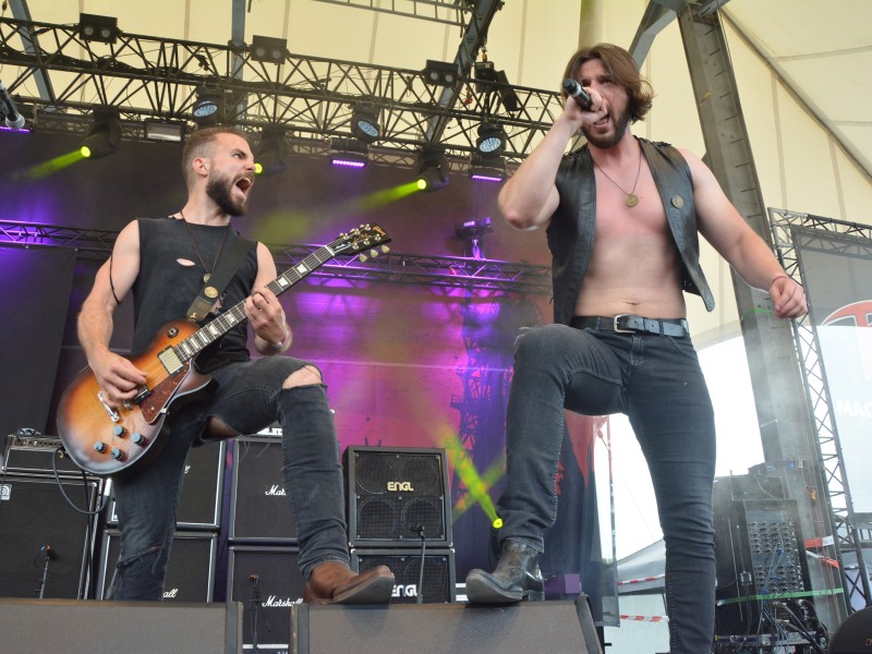 Die Band Ketzer bei ihrem Auftritt im Amphitheater Gelsenkirchen. Dort fand wieder das Rock Hard Festival statt.