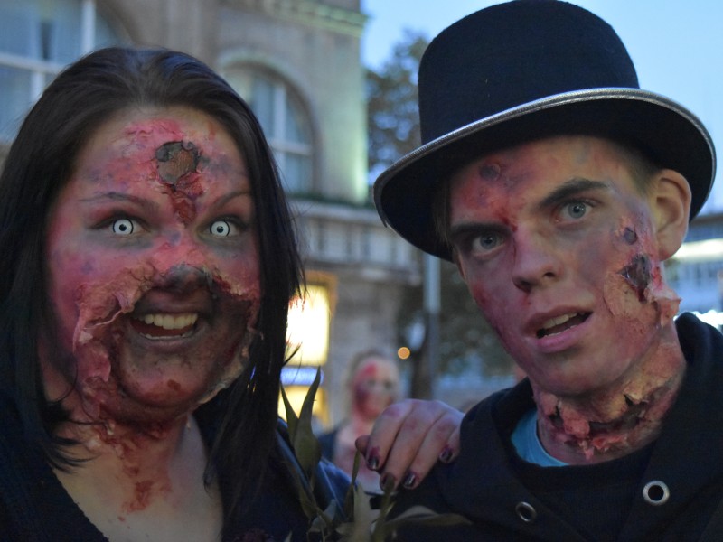 Flirten unter Zombies: Deine Augen sind so ... tot