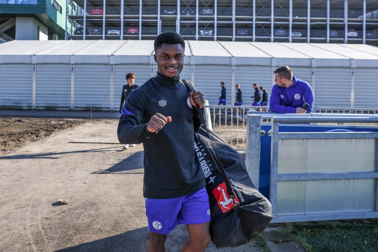 Daniel Kyerewaa zu Beginn des Schalker-Trainings.