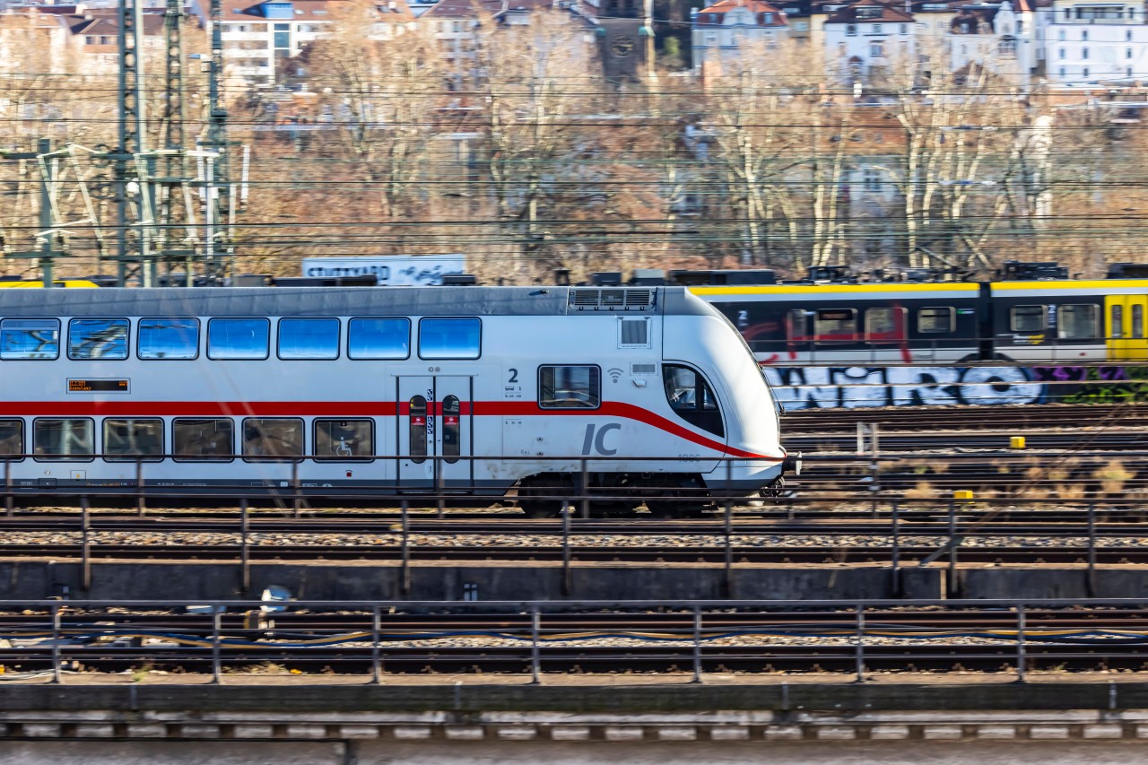 Schon bald können sich die Kunden der Deutschen Bahn auf die Wiederbelebung einer Fernverkehrsstrecke freuen. (Symbolbild)