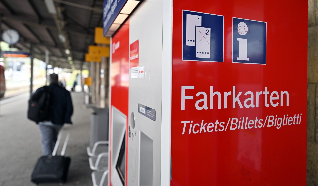 Kurz bevor das 9-Euro-Ticket der Deutschen Bahn auf den Markt kommt, gibt es jetzt unschöne Nachrichten.