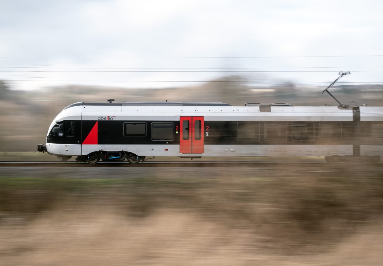 Die Deutsche Bahn hatte im Ruhrgebeit am Wochenstart mit einigen Ausfällen zu kämpfen. (Symbolbild)