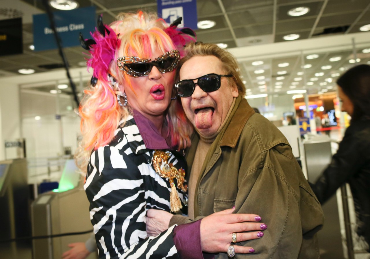 Helmut Berger mit Olivia Jones vor dem Abflug ins Dschungelcamp 2013.