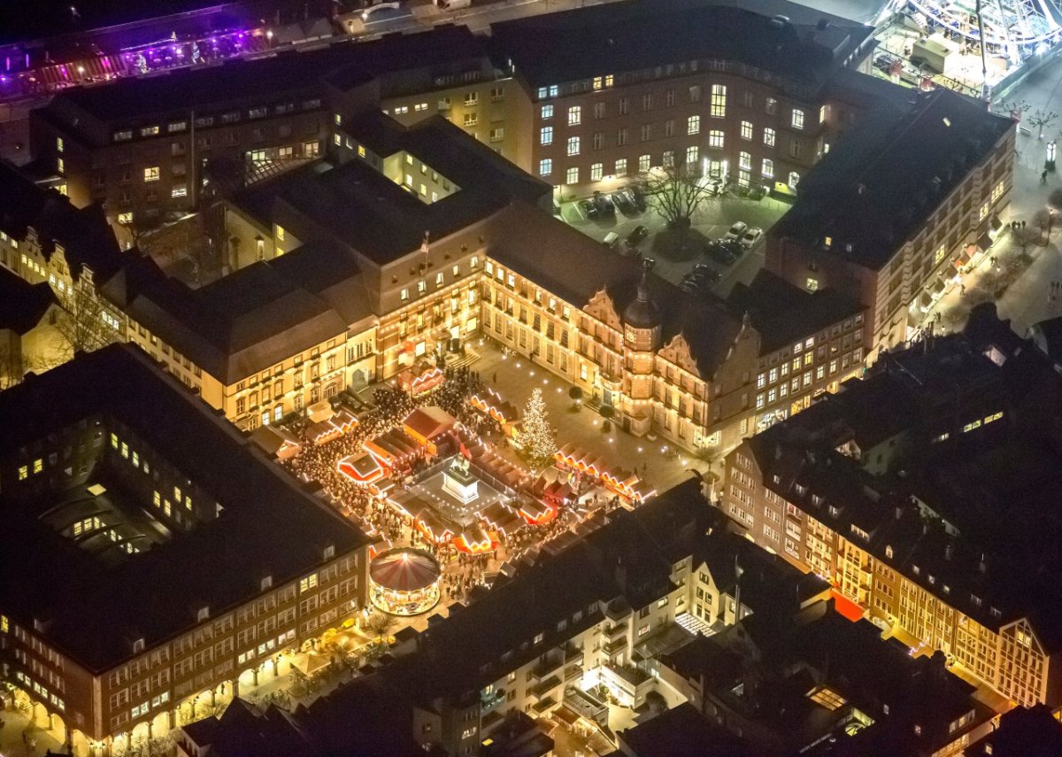 Düsseldorf Weihnachtsmarkt.jpg