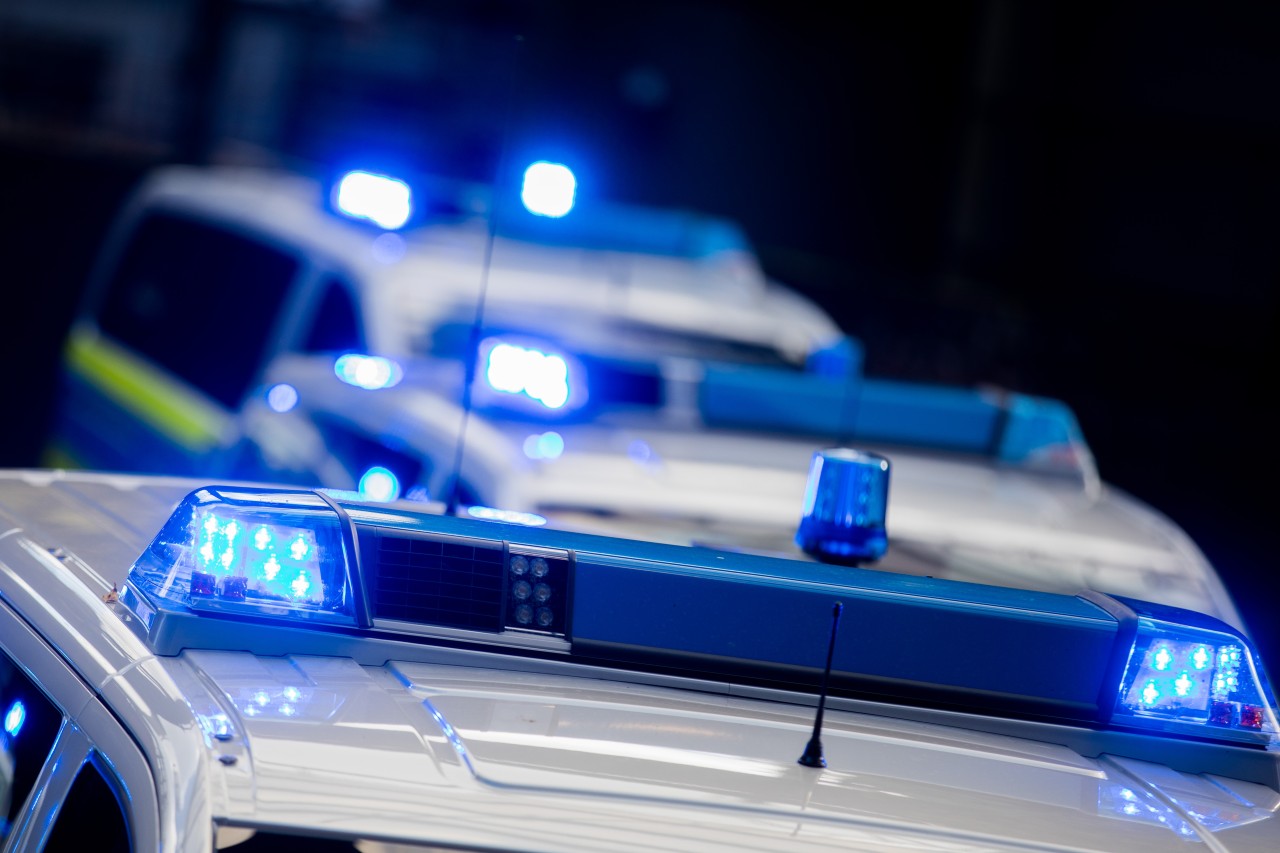 Duisburg: Die Polizei sucht nach einem Autofahrer, der in Marxloh sein Unwesen getrieben hat. (Symbolbild)