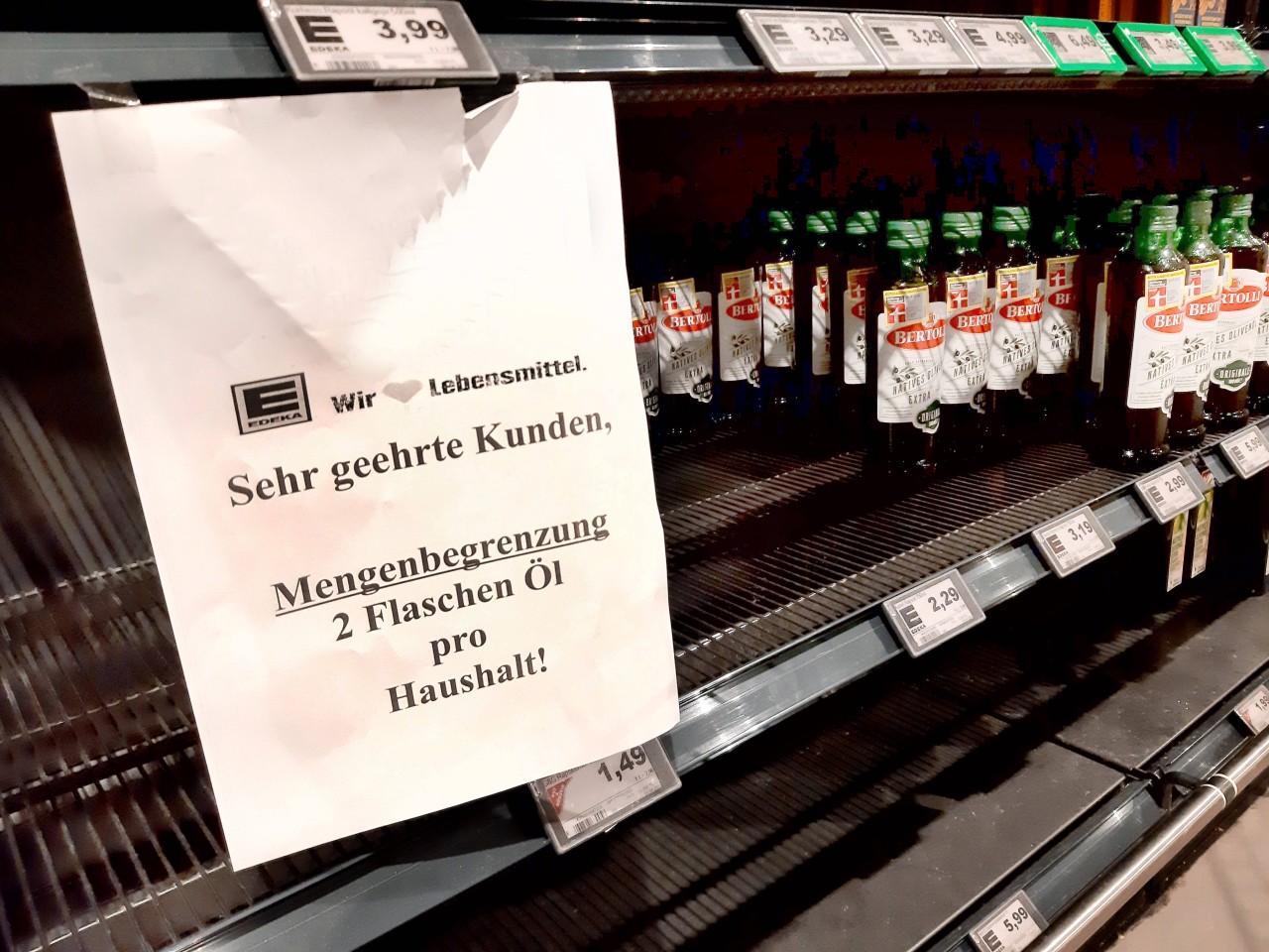 Edeka, Rewe und Co.: Sonnenblumenöl und Rapsöl sind seit Wochen knapp – doch bei Alternativen müssen Kunden aufpassen. (Symbolfoto)