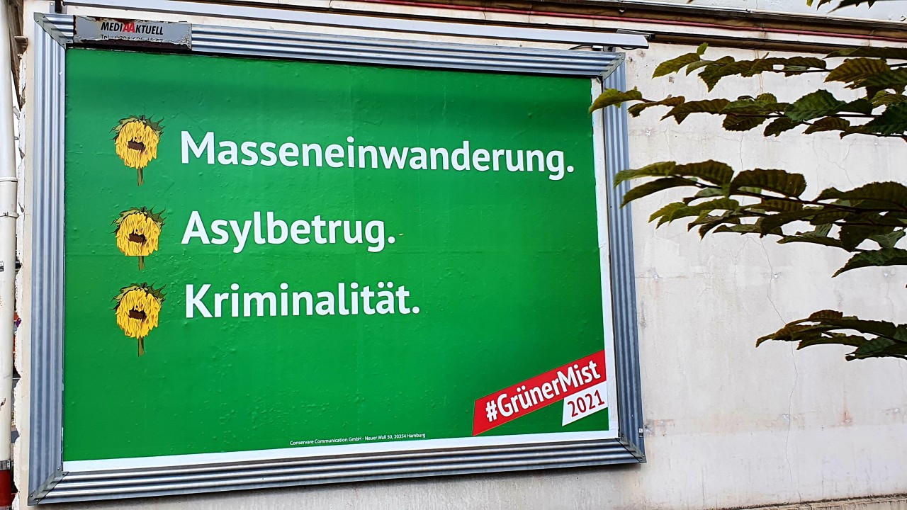 Essen: Die Plakate sehen auf den ersten Blick aus wie ein Wahlplakat der Grünen.