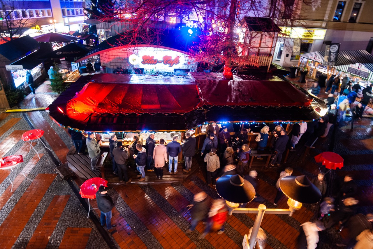 Glühwein auf dem Steeler Weihnachtsmarkt gibt es nur gegen einen 3G-Nachweis. (Archivbild)