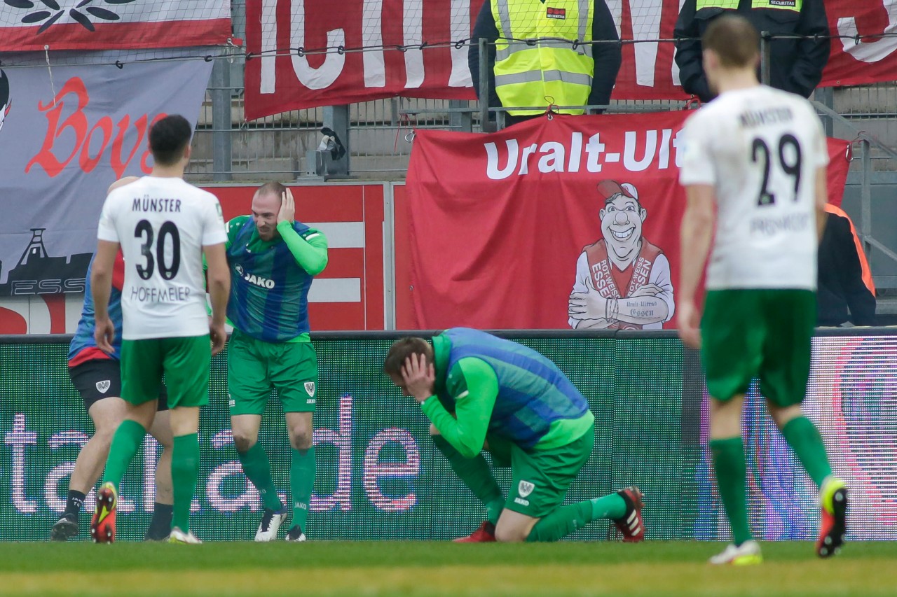 Rot-Weiss Essen: Das Topspiel zwischen RWE und Preußen Münster wurde nach einem Böllerwurf abgebrochen.