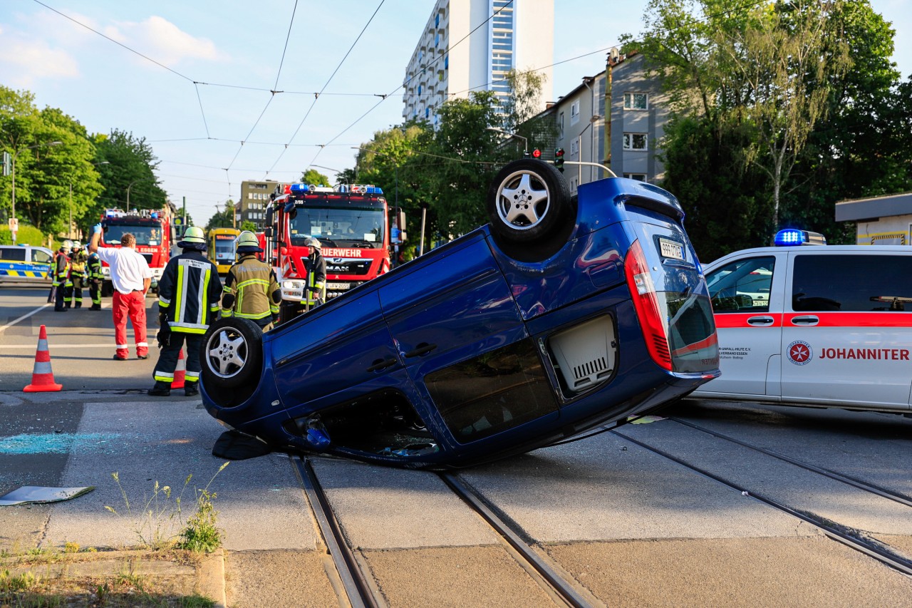 In Essen kam es am Samstagabend zu einem schweren Verkehrsunfall.