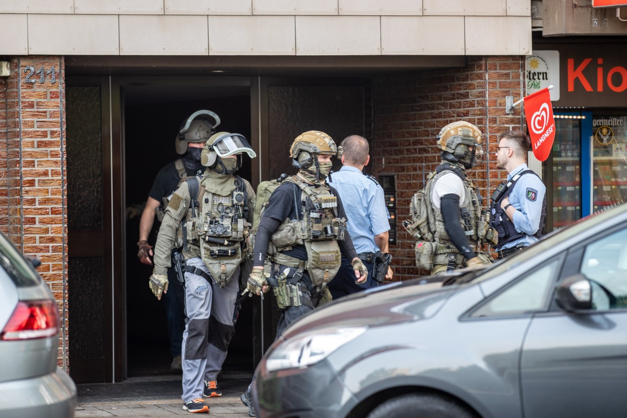 In Essen-Borbeck stürmte ein SEK-Einsatz erneut eine Wohnung. Besteht ein Zusammenhang zum vereitelten Amoklauf an Essener Schule? 