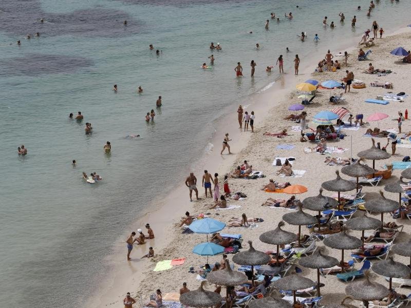 Fast zwei Drittel der Deutschen planen eine Urlaubsreise.