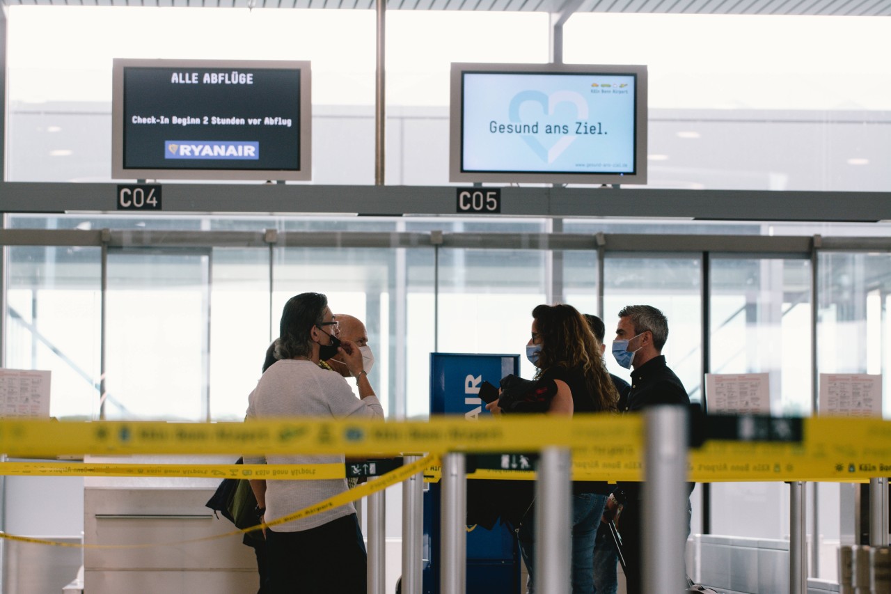 Am Flughafen Köln/Bonn kann es zu längeren Wartezeiten kommen. (Archivbild)