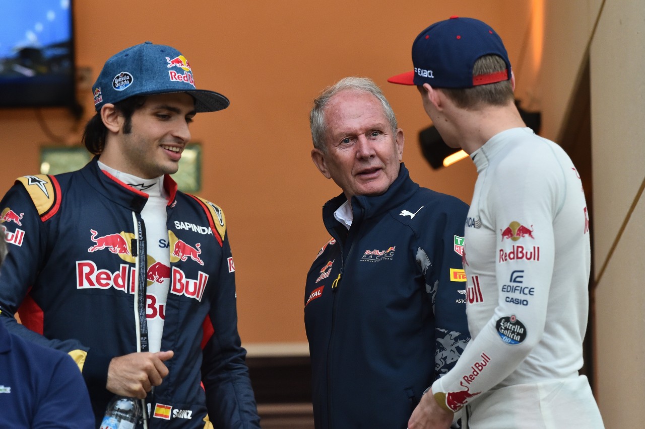 2016 bei Toro Rosso: Carlos Sainz, Dr. Helmut Marko und Max Verstappen.