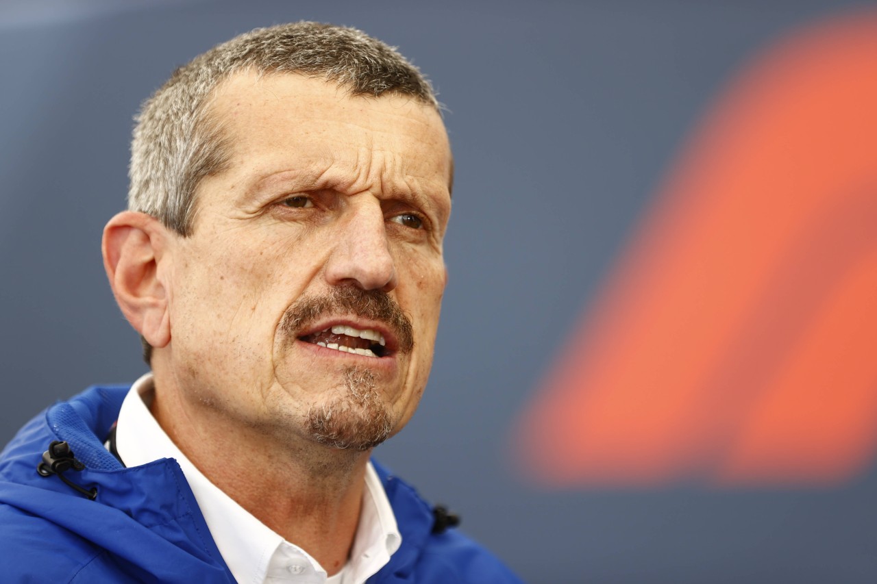 Mick Schumachers Boss Günther Steiner zeigt sich gewohnt direkt im Interview mit "DER WESTEN". 