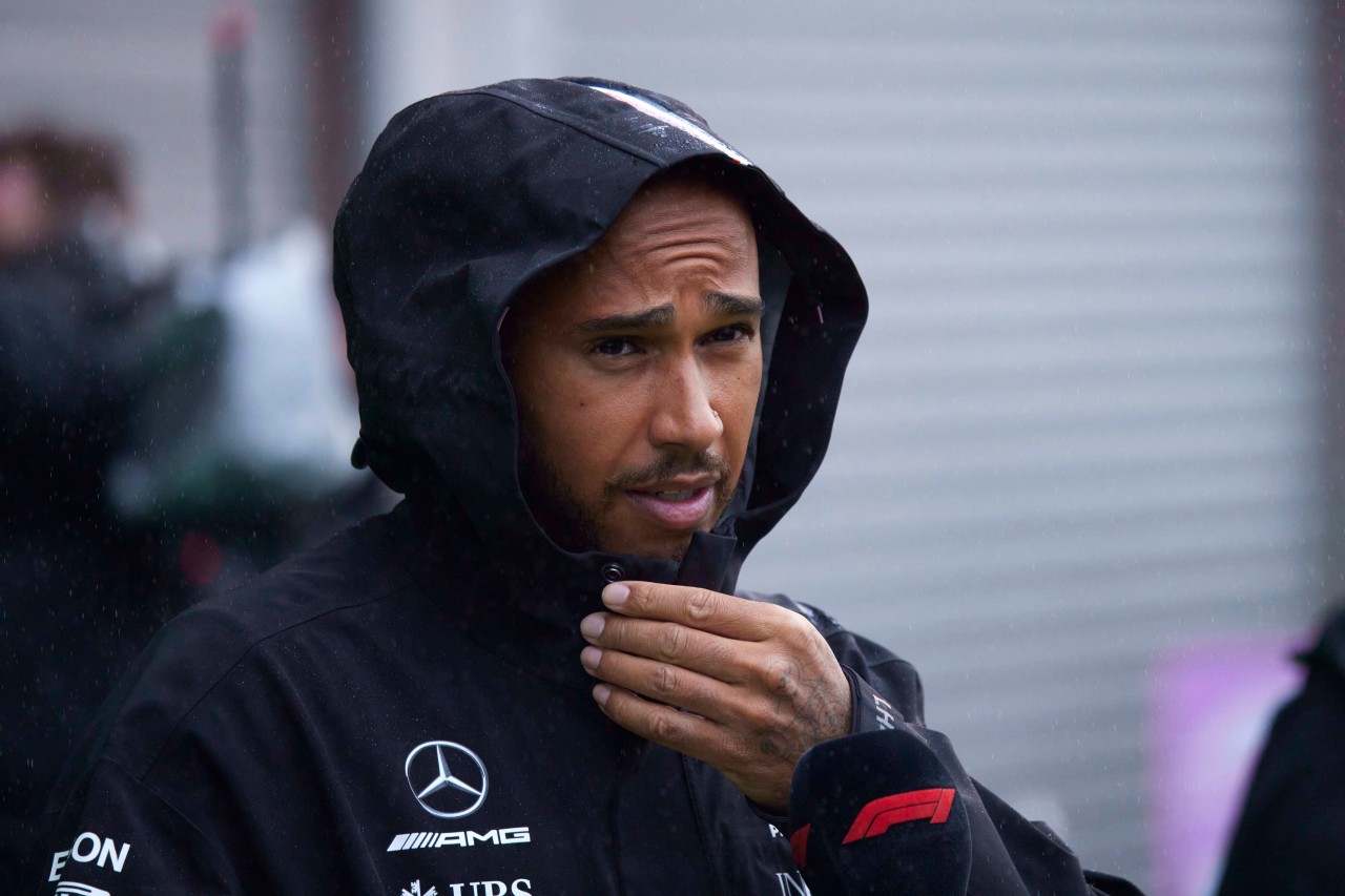 In der Formel 1 macht Lewis Hamilton eine klare Ansage und stellt sich auf die Seite der Fans. 