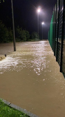 Die Platzanlage in Kupferdreh stand völlig unter Wasser.