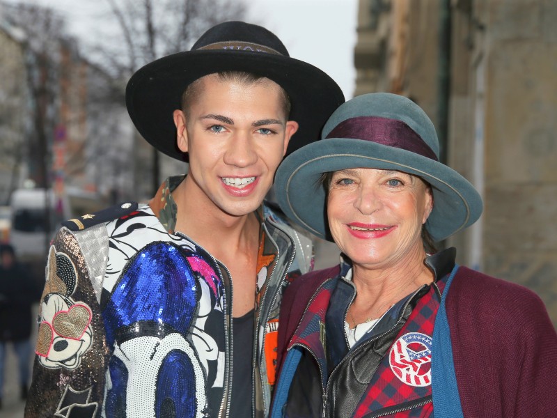 Behütetes Gespann: Modeblogger Maximilian Seitz und Schauspielerin Barbara Herzsprung.