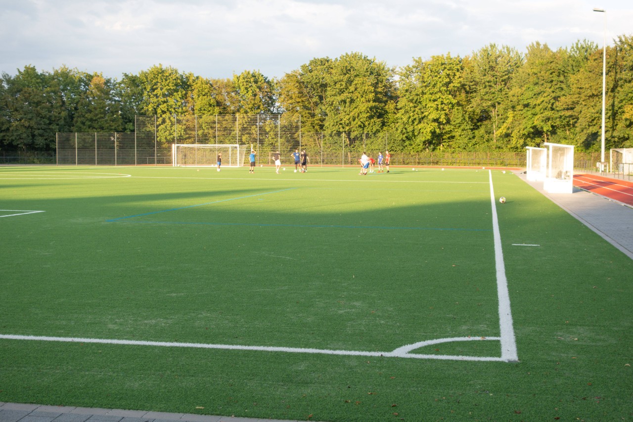 Trotz Kontaktbeschränkungen wurde ein Schulsportfest auf einer Anlage in Gelsenkirchen veranstalten. (Archivbild) 